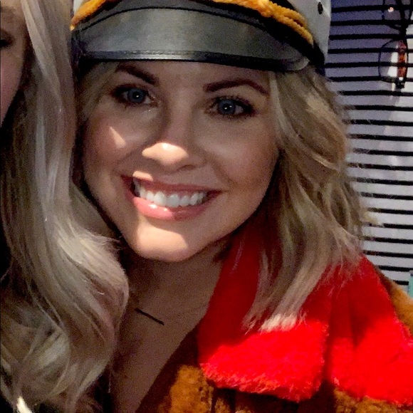 Meet your Posher, Kelsey - Picture 1 of 1